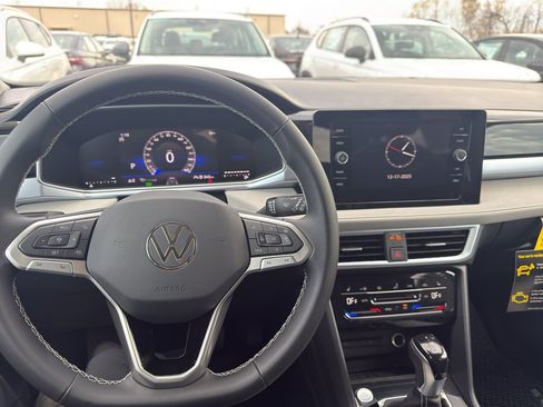 New 2026 Volkswagen Taos SE FWD image 14