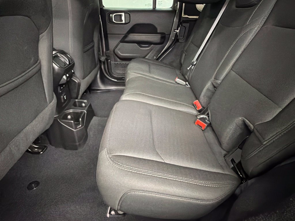 Used 2019 Jeep Wrangler Unlimited Sahara AWD/4WD image 35