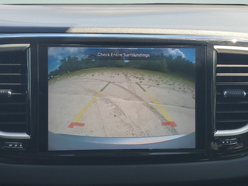 Used 2024 Chrysler Pacifica Touring-L FWD image 17