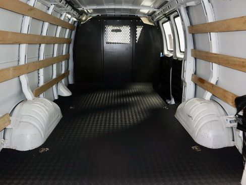 Used 2024 GMC Savana 2500 Work Van w/ Driver Convenience Package image 16