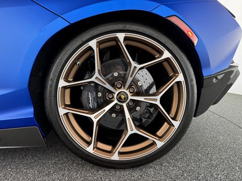 Used 2025 Lamborghini Revuelto image 31