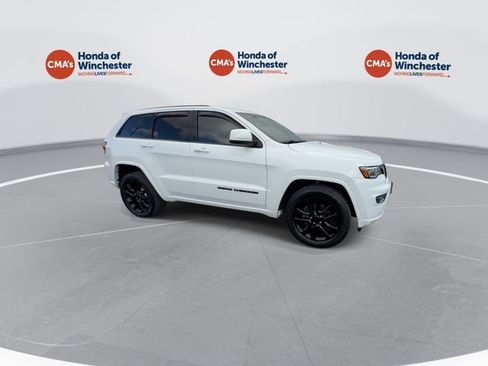 Used 2020 Jeep Grand Cherokee Altitude image 12