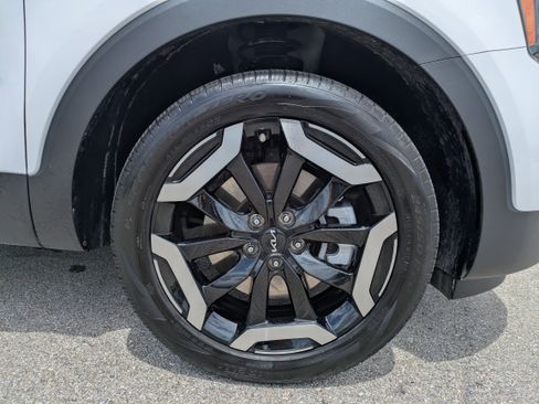 Used 2024 Kia Telluride EX w/ EX Captain's Chair Package FWD image 11