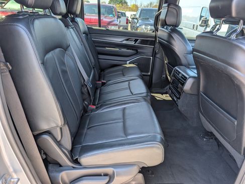 Used 2024 Jeep Wagoneer L Series II w/ Flexible Seating Group image 12