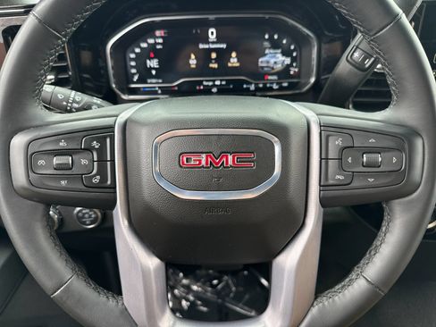 Used 2024 GMC Sierra 1500 SLT AWD/4WD image 19
