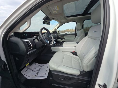 Used 2025 Ford Expedition Max Platinum image 12