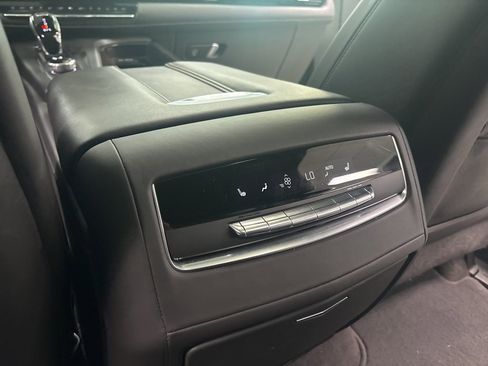 Used 2024 Cadillac Escalade Sport Platinum image 38