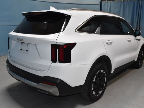 Used 2024 Kia Sorento S FWD image 27