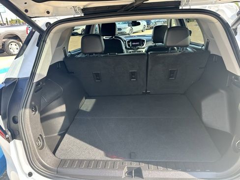 Used 2024 GMC Terrain SLT image 13