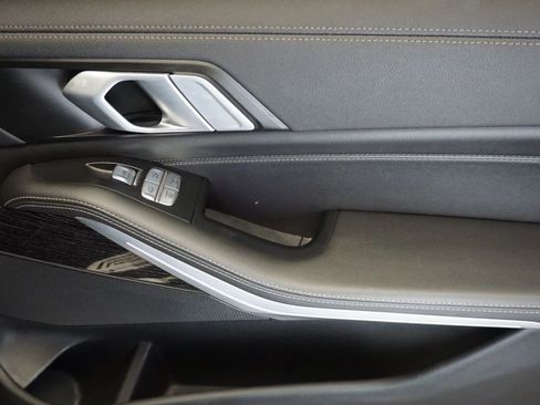 Used 2022 BMW X7 xDrive40i w/ M Sport Package image 22
