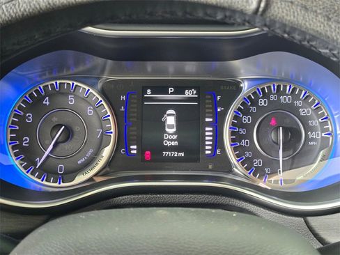 Used 2015 Chrysler 200 Limited w/ Convenience Group image 26