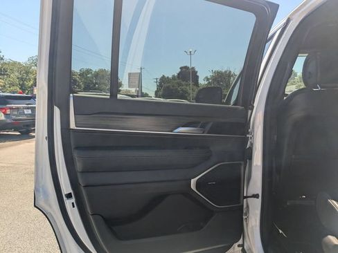 Used 2024 Jeep Wagoneer Series II w/ Flexible Seating Group AWD/4WD image 24