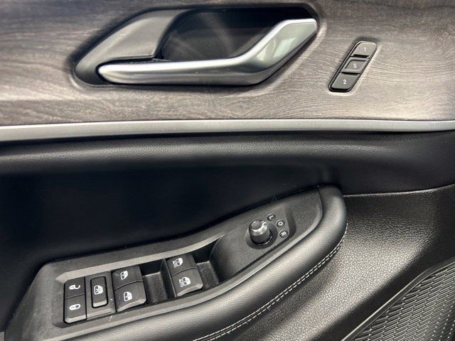 Used 2023 Jeep Grand Cherokee L Limited w/ Luxury Tech Group II AWD/4WD image 22