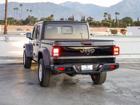 Used 2023 Jeep Gladiator Sport image 7
