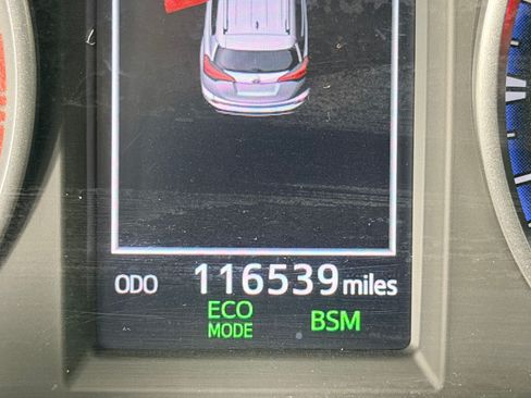 Used 2018 Toyota RAV4 XLE FWD image 21