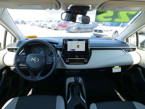 Used 2025 Toyota Corolla LE image 18
