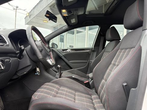 Used 2011 Volkswagen GTI 4-Door FWD image 32