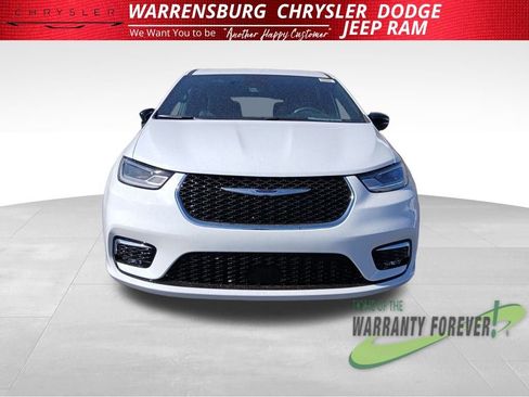 New 2026 Chrysler Pacifica Select image 8