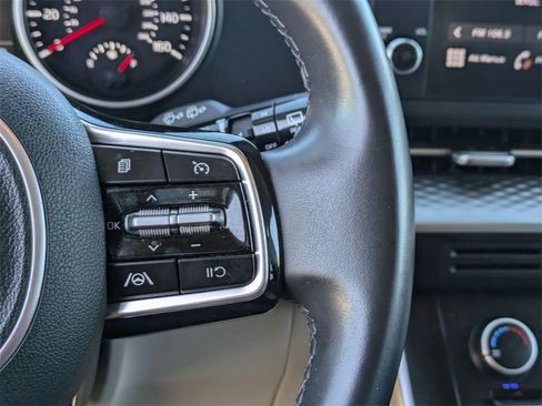 Used 2024 Kia Carnival LX image 20