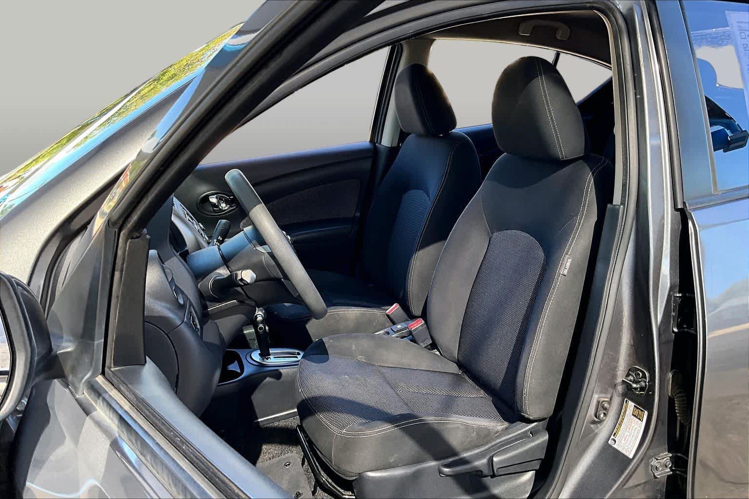 Used 2016 Nissan Versa SV FWD image 8