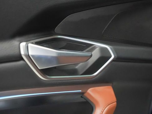 Used 2022 Audi e-tron Chronos image 15