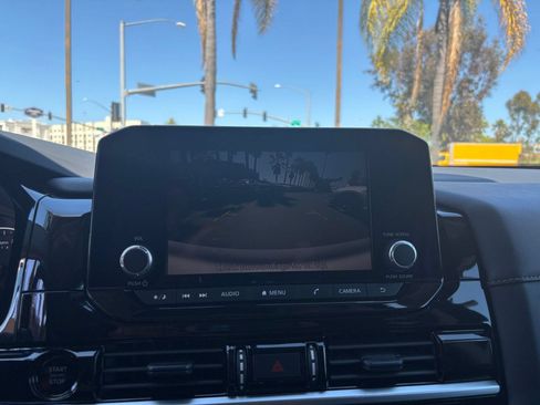 Used 2025 Nissan Pathfinder SV FWD image 25