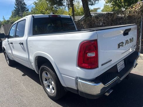 Used 2025 RAM 1500 Big Horn AWD/4WD image 4