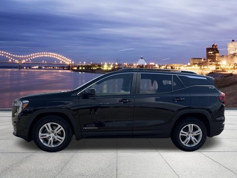 Used 2024 GMC Terrain SLE w/ Driver Convenience Package FWD image 2