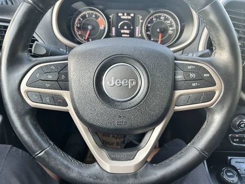 Used 2017 Jeep Cherokee Latitude w/ Safety/Convenience Group AWD/4WD image 18