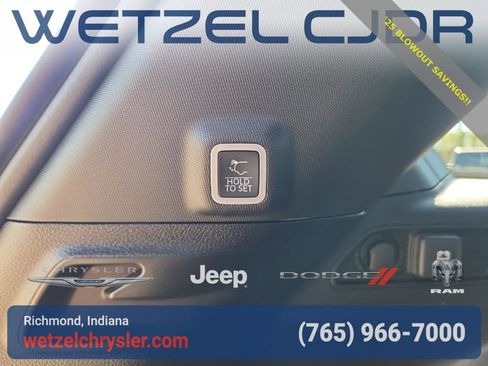 New 2025 Jeep Grand Cherokee Altitude image 8