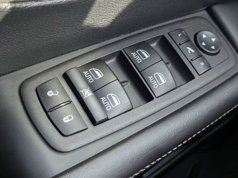 Used 2023 Chrysler Pacifica Limited w/ Uconnect Theater Family Group AWD/4WD image 23