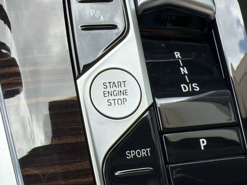 Used 2024 BMW X7 xDrive40i AWD/4WD image 17