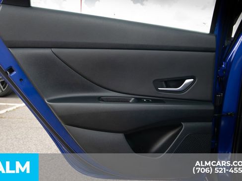 Used 2022 Hyundai Elantra Limited image 30