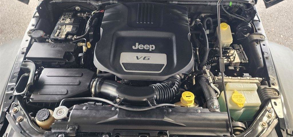 Used 2015 Jeep Wrangler Unlimited Sport w/ Quick Order Package 24S AWD/4WD image 17