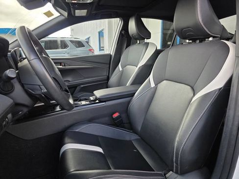 Used 2025 Toyota Camry SE FWD image 13