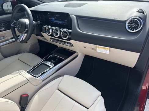 Used 2025 Mercedes-Benz GLA 250 image 11