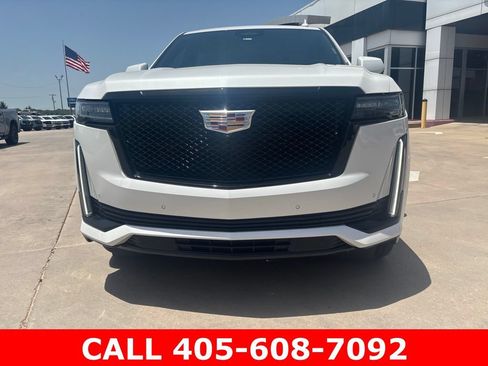 Used 2021 Cadillac Escalade ESV Sport AWD/4WD image 2
