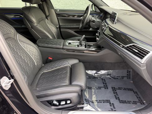 Used 2022 BMW M760i xDrive w/ Luxury Rear Seating Package AWD/4WD image 26