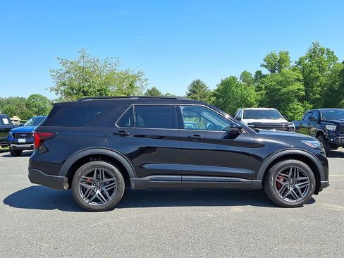 Used 2025 Ford Explorer ST-Line w/ Premium Package AWD/4WD image 7