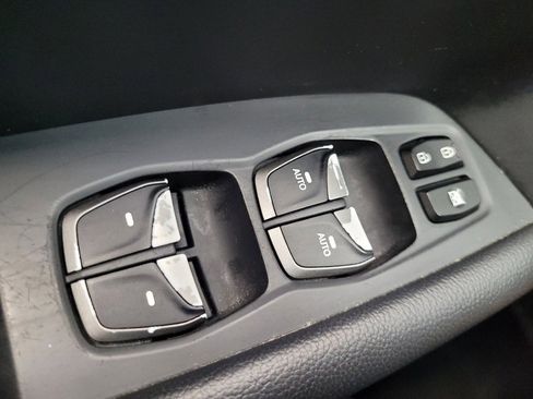 Used 2017 Hyundai Santa Fe SE image 27