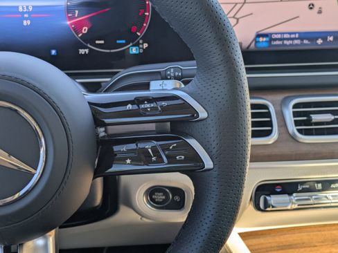 Used 2026 Mercedes-Benz GLS 450 4MATIC image 21