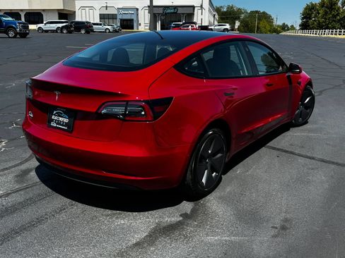 Used 2022 Tesla Model 3 Standard Range RWD image 4