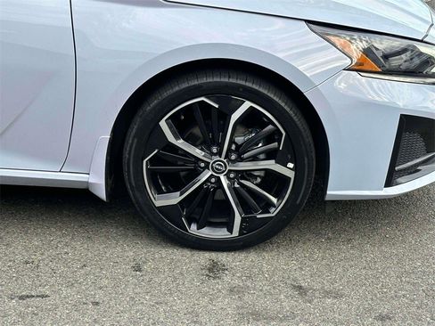 Certified 2024 Nissan Altima 2.5 SR image 7