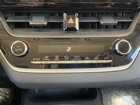 Used 2022 Toyota Corolla LE image 13