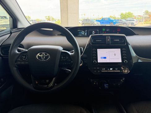 Used 2022 Toyota Prius LE FWD image 22