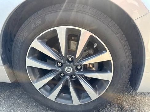 Used 2017 Nissan Altima 2.5 SL w/ 2.5 Technology Package FWD image 18