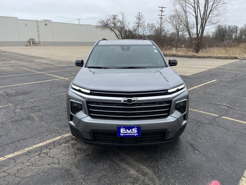 Used 2026 Chevrolet Traverse LT w/ Sun and Wheel Package image 2