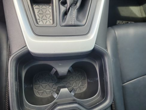 Used 2019 Toyota RAV4 XLE Premium FWD image 30