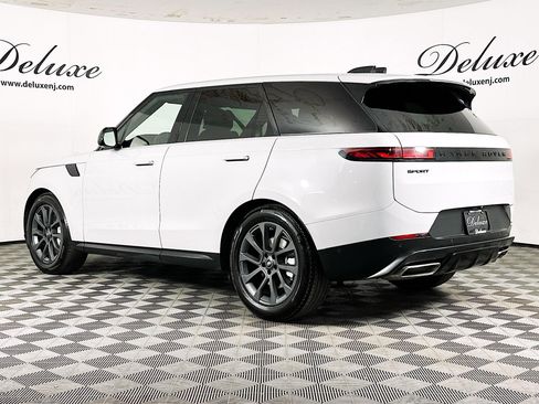 Used 2025 Land Rover Range Rover Sport SE AWD/4WD image 4