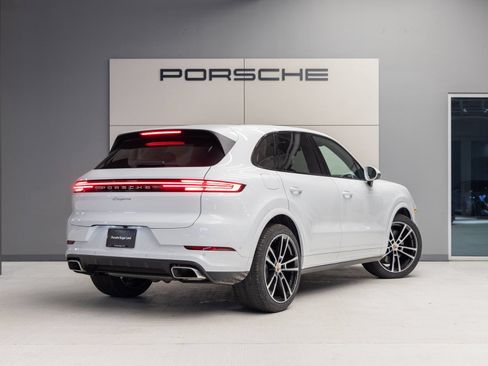 Certified 2026 Porsche Cayenne AWD/4WD image 7